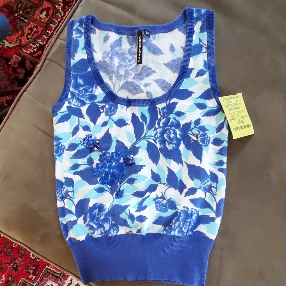 NWT Womans  beaded sleeveles ssweater